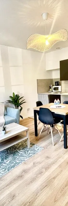 Le Petit Luberon WiFi Fibre，位于卡瓦永的酒店