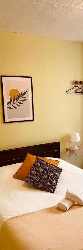 Bar du Marché - Hôtel - Restaurant，位于朗热的酒店