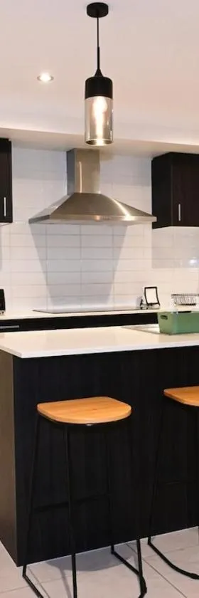 New Spacious 4 Bedroom Retreat fully air conditioned in Loganholme，位于Loganholme的酒店