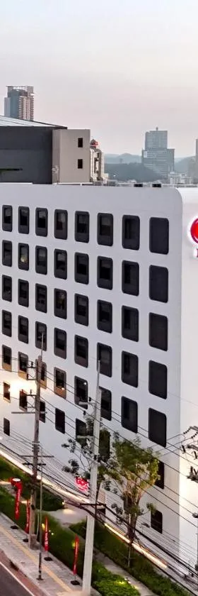 GO! Hotel Si Racha at Central Si Racha，位于是拉差的酒店