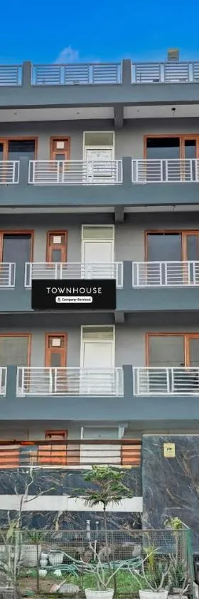Super Townhouse Sector 135 Noida，位于诺伊达的酒店