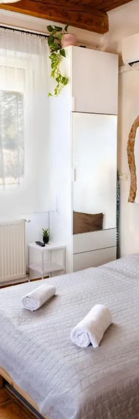 Tükör apartman Martonvásár，位于Martonvásár的酒店