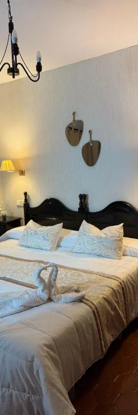 el valle hostal restaurante，位于La Pradera de Navalhorno的酒店