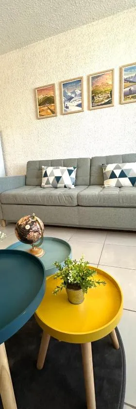 Charmant appartement cosy, terrasse proche des pistes et du centre du village - WIFI gratuit，位于昂塞勒的酒店