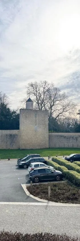 El Castillo Face au Château et Climatisé，位于叙热尔的酒店