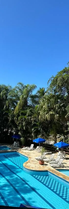 Flat Amarilis em Riviera São Lourenço - com arrumação, café manhã, wifi privat, toalhas praia e piscina e enxoval completo com trocas toalhas，位于圣劳伦斯海滨的酒店