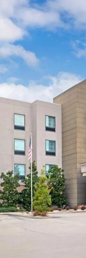 Comfort Inn & Suites，位于斯莱德尔的酒店