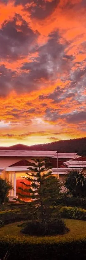 Hotel Poas Paradise，位于阿拉胡埃拉的酒店