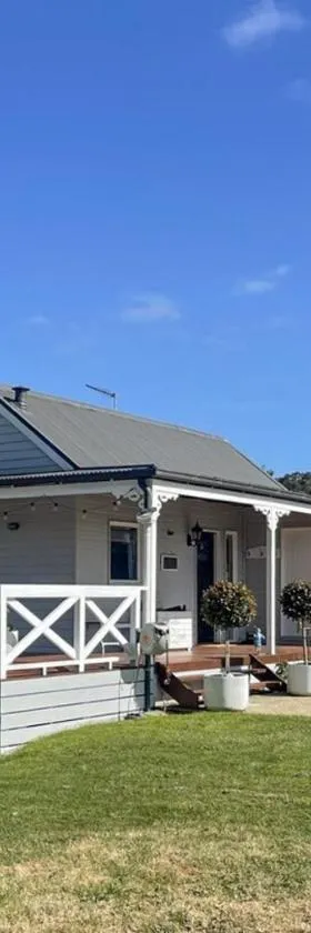 Yarra Fox Farm Cottage Farmstay，位于Dixons Creek的酒店