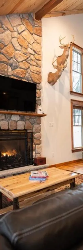 Luxury House in Pocono Mountains，位于坦纳斯维尔的酒店
