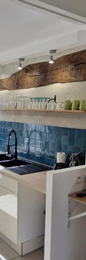 Cozy House with Garden & Hot Tub，位于Jarnages的酒店