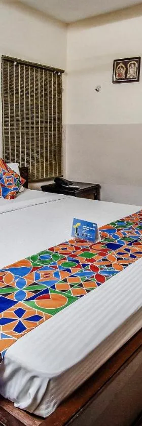 FabHotel Aditya Yatri Nivas - Nr Tirupati Railway Station，位于蒂鲁帕蒂的酒店