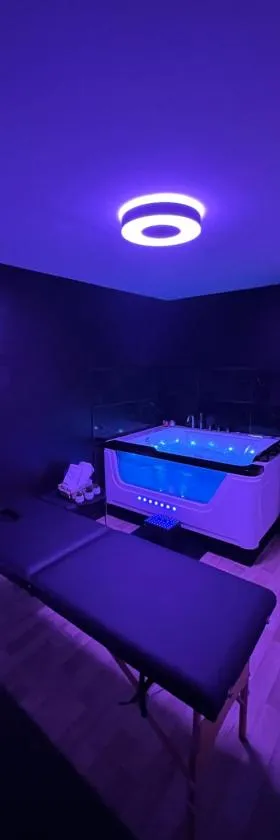 Lescapade Paris spa，位于Vauréal的酒店