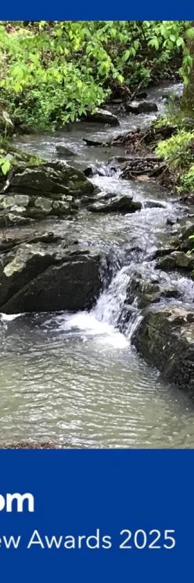 Secluded Home with Mini Waterfall and a Creek in Hot Springs，位于温泉城的酒店