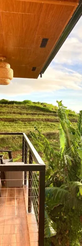 Mt Kanlaon View in a Modern Loft Farmhouse，位于Panubigan的酒店