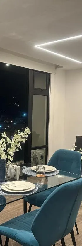 Exclusivo apartamento 2 habitaciones aire acondicionado Oakland Place Z 10，位于La Aurora的酒店