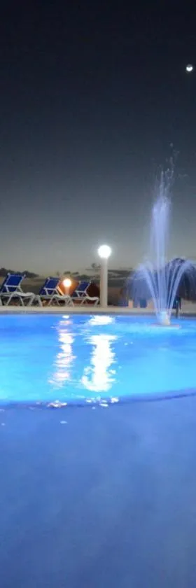 Beyond Sunset Resort & Villas，位于特雷热比奇的酒店