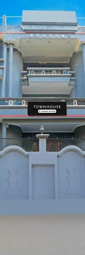 Super Townhouse Vijay Khand Gomti Nagar，位于Gomti Nagar的酒店