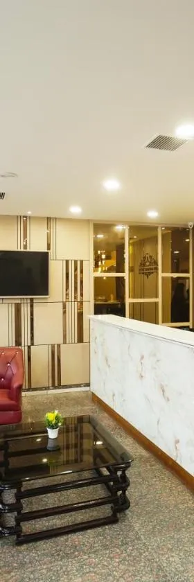 The Ambience Hotel Chandigarh Zirakpur，位于齐拉克普尔的酒店