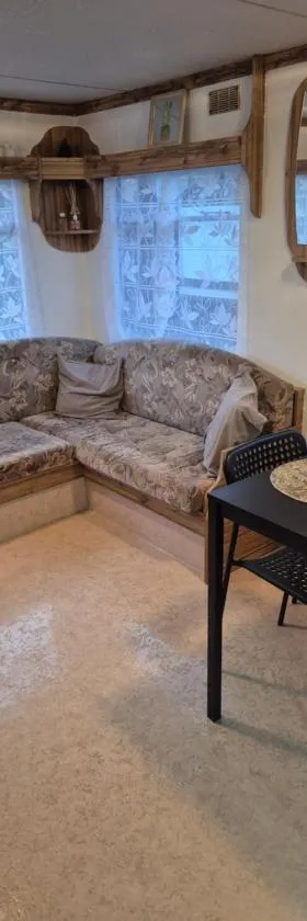 Mobil-Home N 17，位于Fourmies的酒店