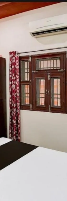 Hotel saanvi inn，位于赖布尔的酒店