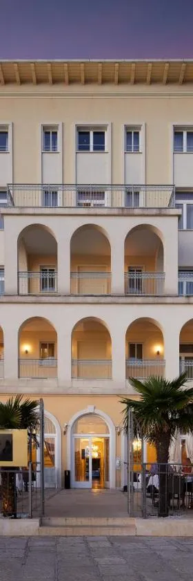 BO Hotel Palazzo，位于波雷奇的酒店