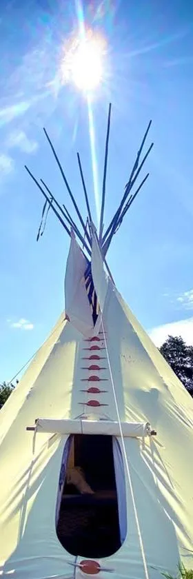 Terra-Tipike, Tipi à la ferme entre Terre et Mer，位于Trébry的酒店