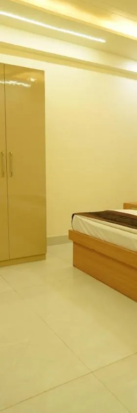 Hotel Vatika Royal，位于马图拉的酒店