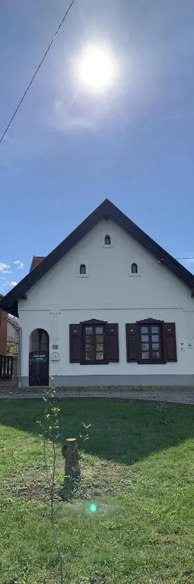 图里帕诺斯温德加兹公寓，位于Fertőszentmiklós的酒店