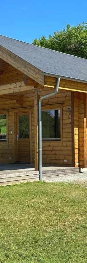 Le Chalet de Lintignat，位于Peyrat-le-Château的酒店