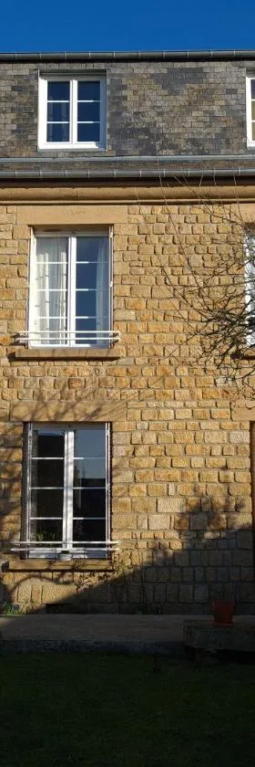 Chez Fabienne et Olivier, chambre privative avec SDB et WC, Avranches Baie du Mont Saint Michel，位于阿夫朗什的酒店