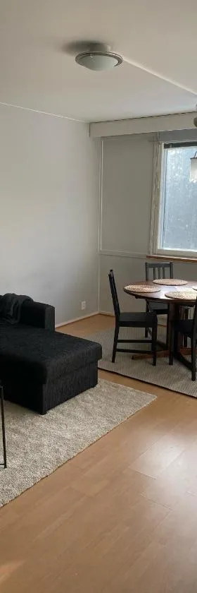 Spacious one-bedroom apartment near downtown，位于拉赫蒂的酒店