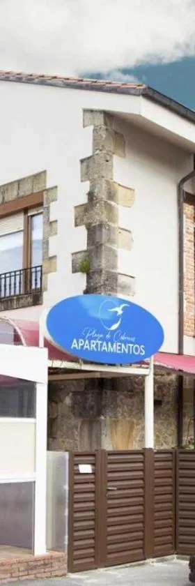 Apartamentos Playa De Cóbreces，位于科布雷塞斯的酒店