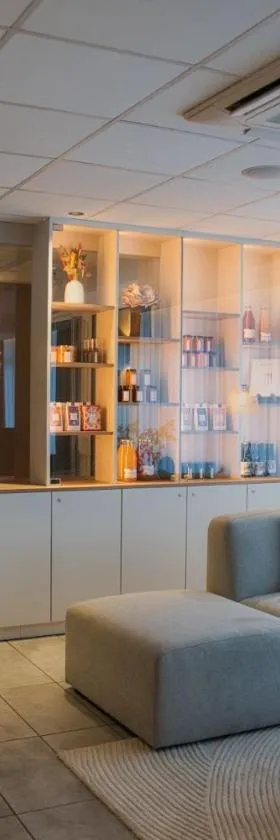 Logis Restaurant & Hôtel À la 12，位于Delme的酒店