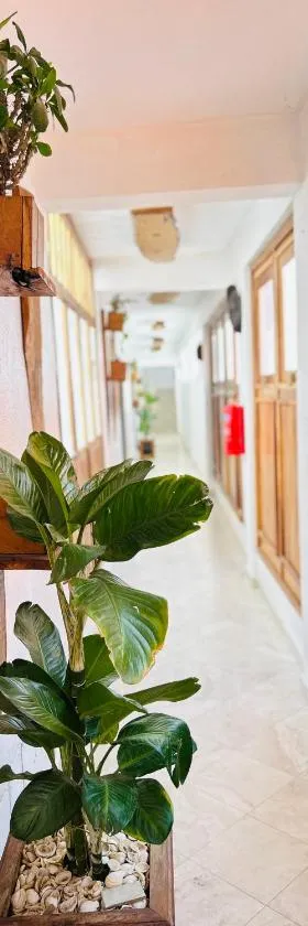 Touraco Suite Hôtel Business，位于姆布尔的酒店