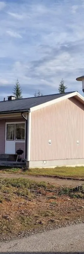Stuga Björn - Quiet cabin at lake Edesjön，位于Hammerdal的酒店