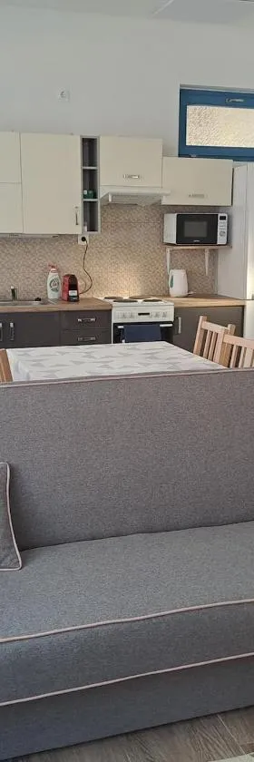 Hive apartment，位于Ács的酒店