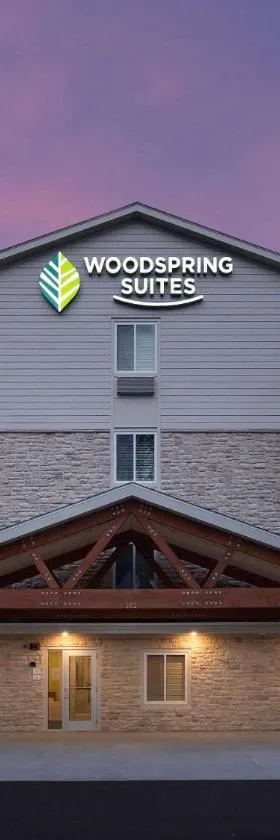 WoodSpring Suites Buford near Mall of Georgia-Lake Lanier，位于比福德的酒店