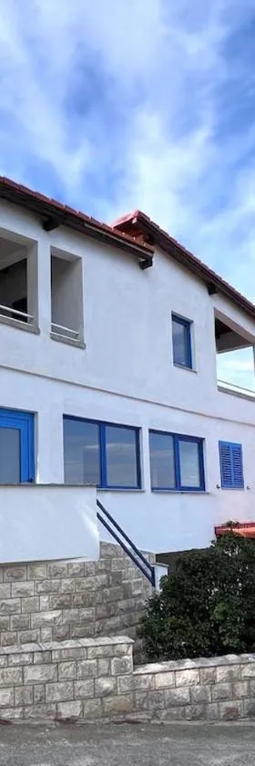 Spacious Apt with Panoramic Sea View，位于斯托莫斯卡的酒店