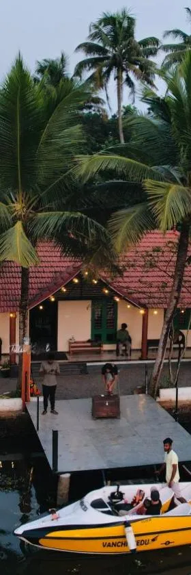 Tulsi Kayal Retreat，位于Champakulam的酒店