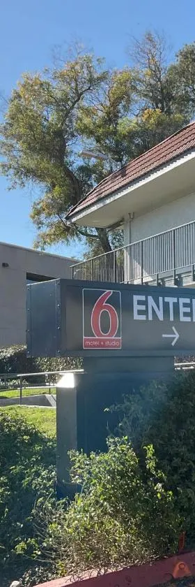 萨克拉门托市中心6号汽车旅馆，位于西萨克拉门托的酒店