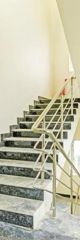 Super Townhouse Oak Kompally，位于Hakīmpet的酒店