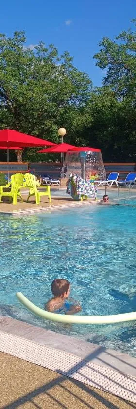 Camping la Plage Lot Vallée de la Dordogne Rocamadour，位于美约尼的酒店