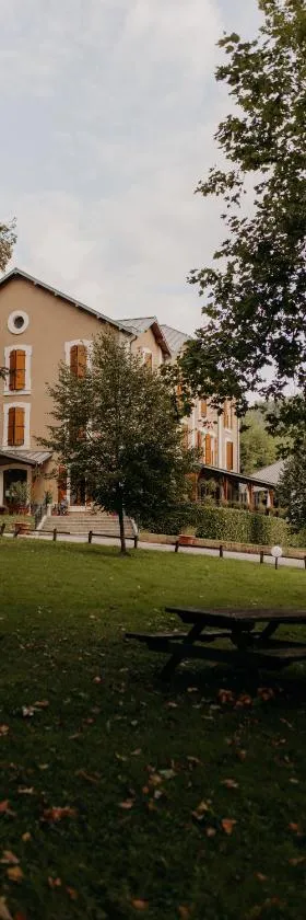 Logis - Hotel Restaurant du Parc，位于Cransac的酒店