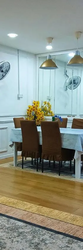 ManMai Homestay Mesra Solat Double Storey，位于Nibung Tebal的酒店