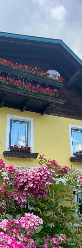 Pension Landhaus Ingrid B&B，位于Loich的酒店