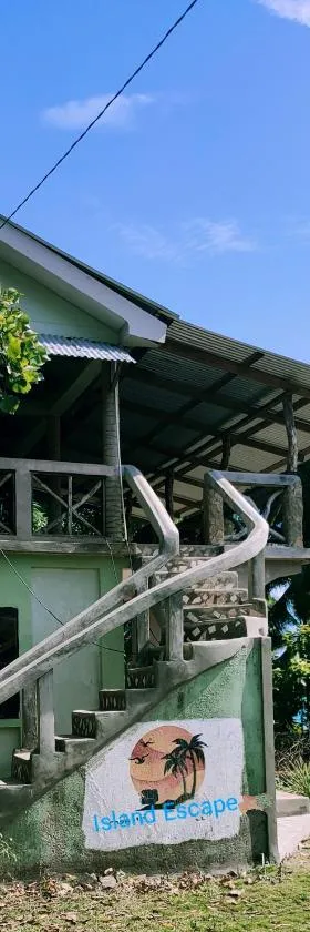 Guesthouse Island Escape，位于玉米岛的酒店