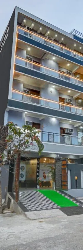 Hotel La Corporate Suite，位于诺伊达的酒店