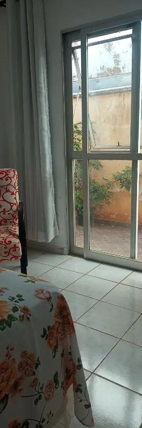 Quarto Privado com Banheiro Compartilhado，位于雅乌的酒店