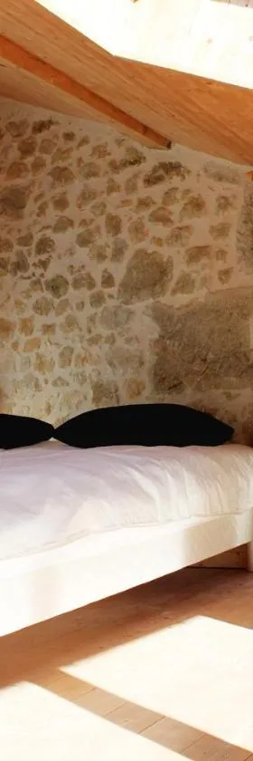 VALRELEY, chambres et table d'hôtes eco-friendly avec bain nordique au sud du massif du Jura，位于Champagne-en-Valromey的酒店